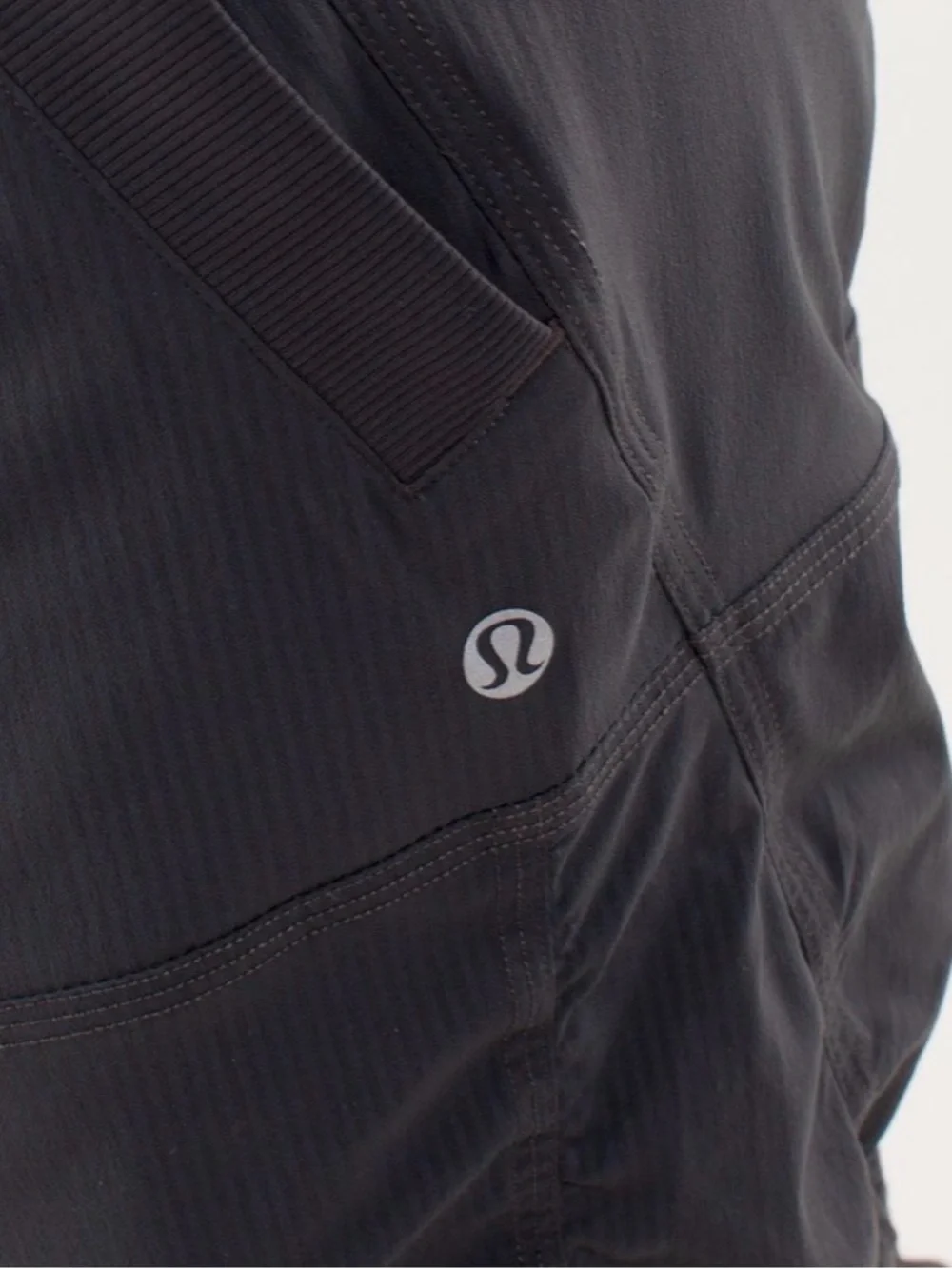 Lululemon Women's Black Cropped Active Pants - Drawstring Waist size 8